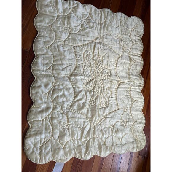 Vtg Satin Pink Yellow Scalloped Baby Blanket Embossed Detailing - Picture 10 of 10